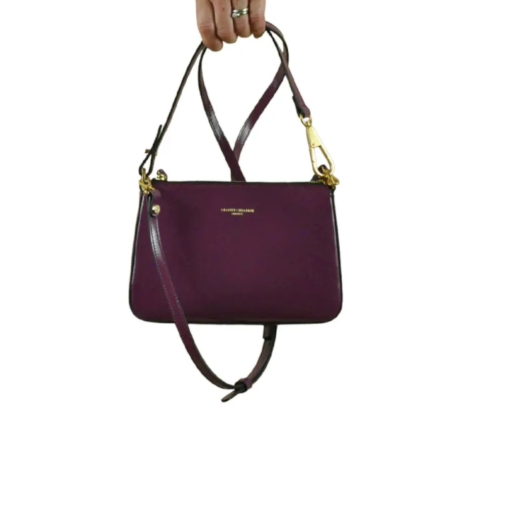 idee regalo donna natalemini bag gianni chiarini pelle lucida colore viola il regalo di natale che una donna può indossare tutto il giorno