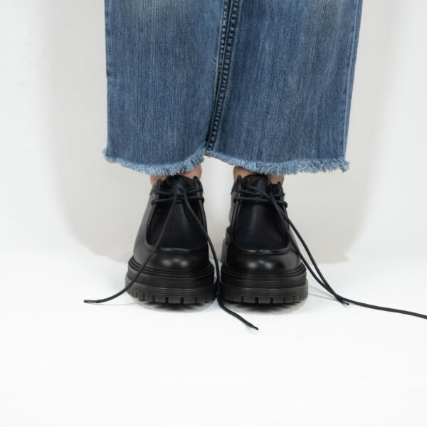 Les Tulipes mocassino stringato pregiata pelle colore nero con lacci suola in gomma carrarmato acquista sul nostro shop online