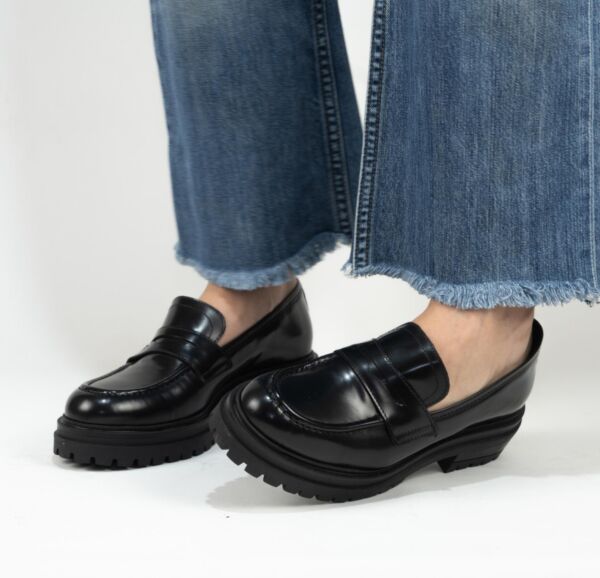 Les Tulipes mocassino nero donna in pregiata pelle made in italy suola in gomma e carrarmato. Da infilare calzata regular