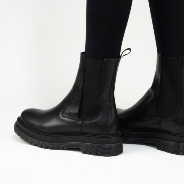Les Tulipes chelsea boot nero in pregiata pelle made in italy, da infilare comodo e pratico, acquistalo su www.stefanoascari.it