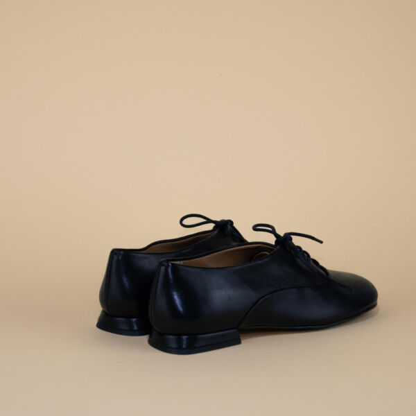 Audley mocassino nero scarpa comoda donna in pelle e lacci, suola in cuoio, soletto interno morbido e look retrò