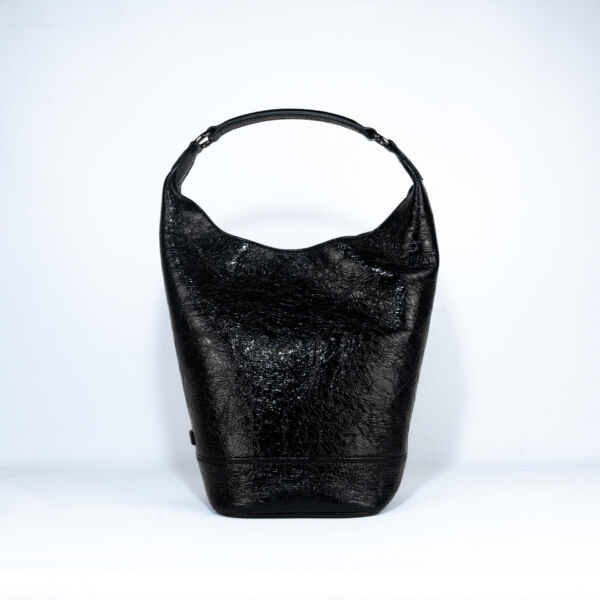 Gianni Chiarini borsa a spalla secchiello nero in naplak su sfondo bianco