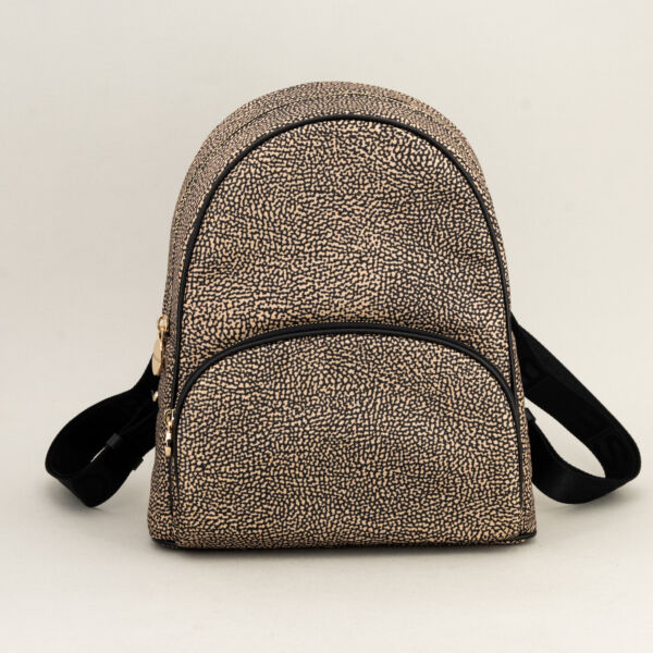 Borbonese zaino medium op natural nero, borsa donna con struttura sostenuta, in nylon e pelle. Spallacci in tessuto regolabili, manico e chiusre con zip. Tasca esterna.