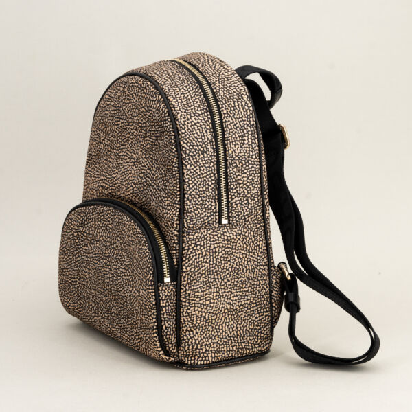 Borbonese zaino medium op natural nero, borsa donna con struttura sostenuta, in nylon e pelle. Spallacci in tessuto regolabili, manico e chiusre con zip. Tasca esterna.