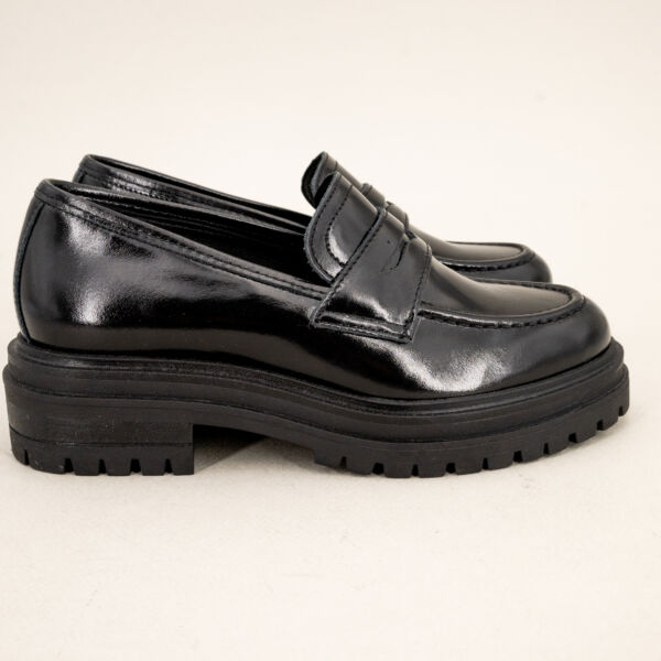 Les Tulipes mocassino donna in pelle nera, suola bassa, da infilare look maschile elegante e comoda. Made in Italy