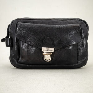 Campomaggi beauty unisex in pelle nero, pratica bustina con manico laterale e zip superiore. Tasca esterna chiusa. Perfetto beauty case da viaggio come porta documenti.