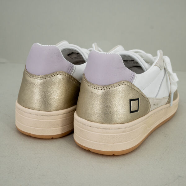 D.A.T.E. Court 2.0 pelle bianca laminata in pelle e suede suola con rialzo interno e cucita. Lacci bianchi.