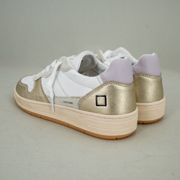D.A.T.E. Court 2.0 pelle bianca laminata in pelle e suede suola con rialzo interno e cucita. Lacci bianchi.