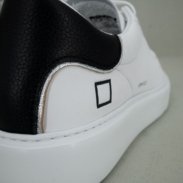 D.A.T.E. Sfera calf white black scarpa sportiva da donna in pelle bianca con dettagli nero e argento. Sneaker dallo stile elegante
