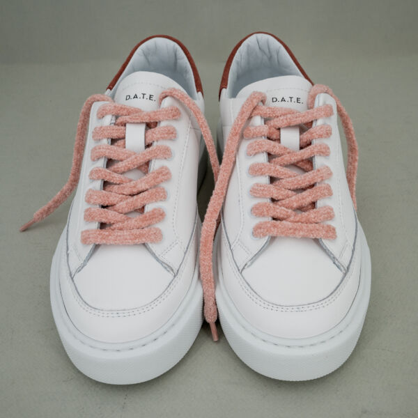 D.A.T.E. Sfera stripe white sneaker da donna in pelle colore bianco con dettagli e lacci rosa. Scarpa sportiva elegante.