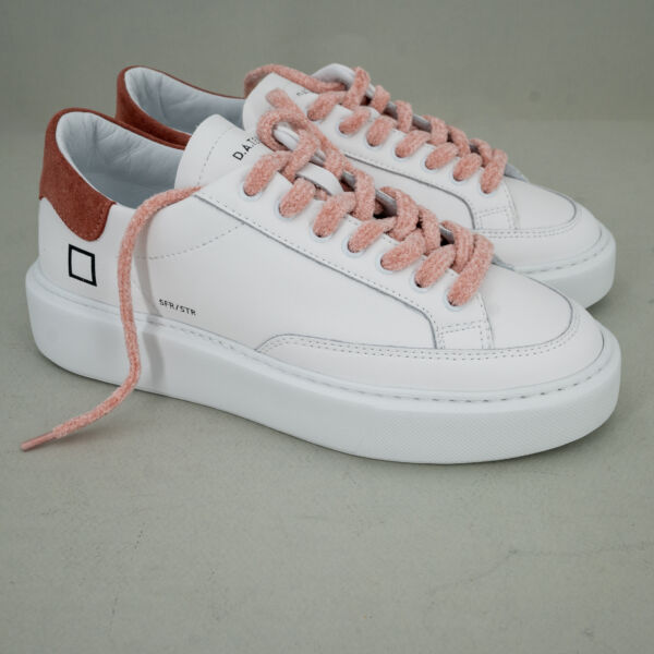 D.A.T.E. Sfera stripe white sneaker da donna in pelle colore bianco con dettagli e lacci rosa. Scarpa sportiva elegante.