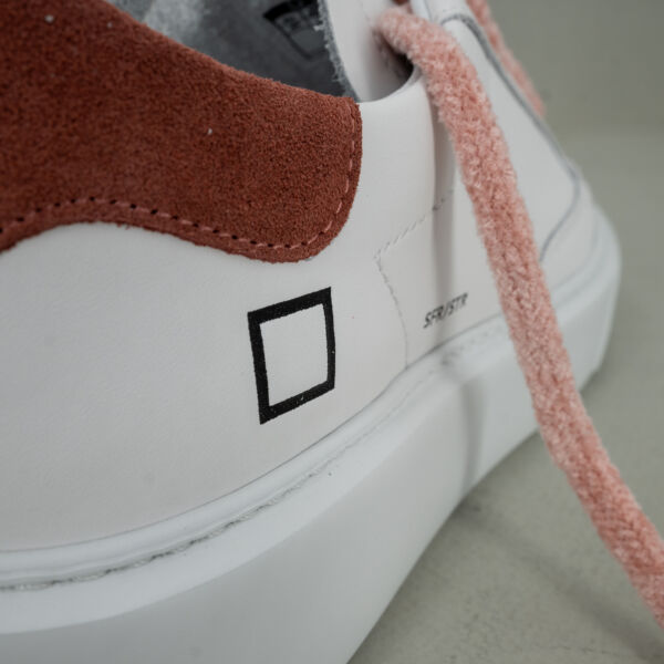D.A.T.E. Sfera stripe white sneaker da donna in pelle colore bianco con dettagli e lacci rosa. Scarpa sportiva elegante.