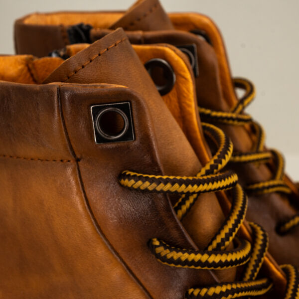 Mjus polacchino con lacci cognac, scarponcino da uomo in stile scarpa da montagna con lacci e zip in morbida pelle made in italy