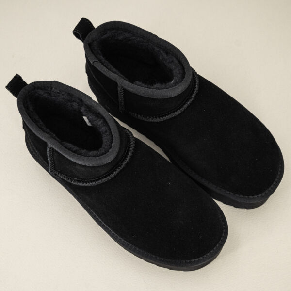 Stivaletto alla caviglia con pelo nero da infila re suola platform alta tipo stivale ugg