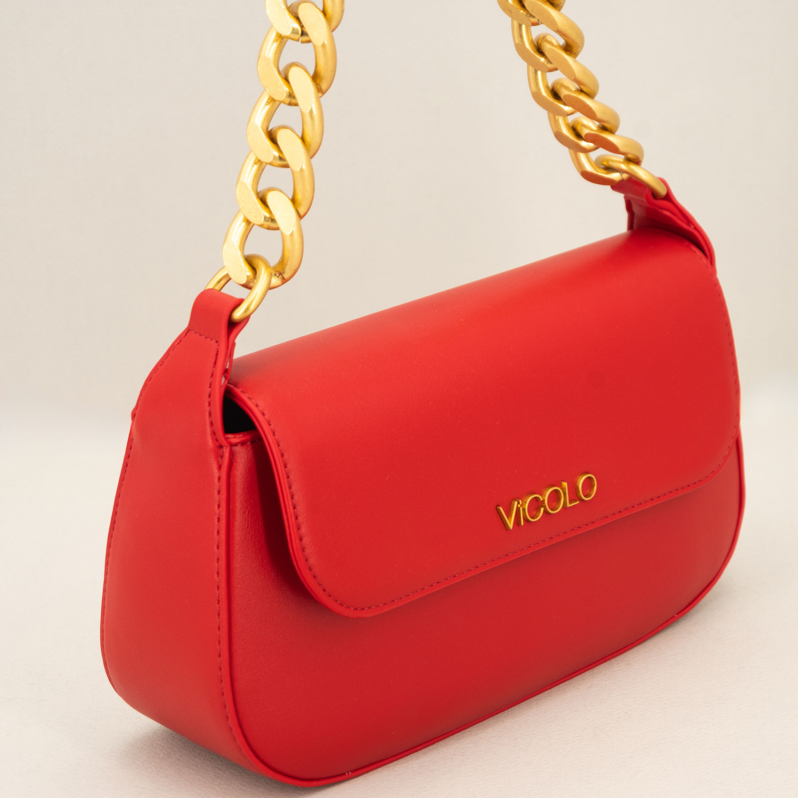 Borsa Vicolo a spalla rossa in ecopelle con catena dorata e dettagli glamour