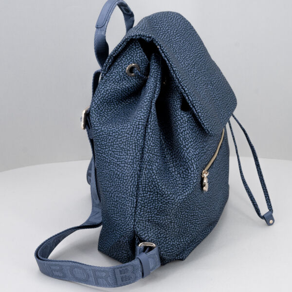 Borbonese zaino medium op denim, spallacci regolabili, tasca frontale esterna, tasche interne. Borsa donna ampia e capiente perfetta per uso quotidiano.