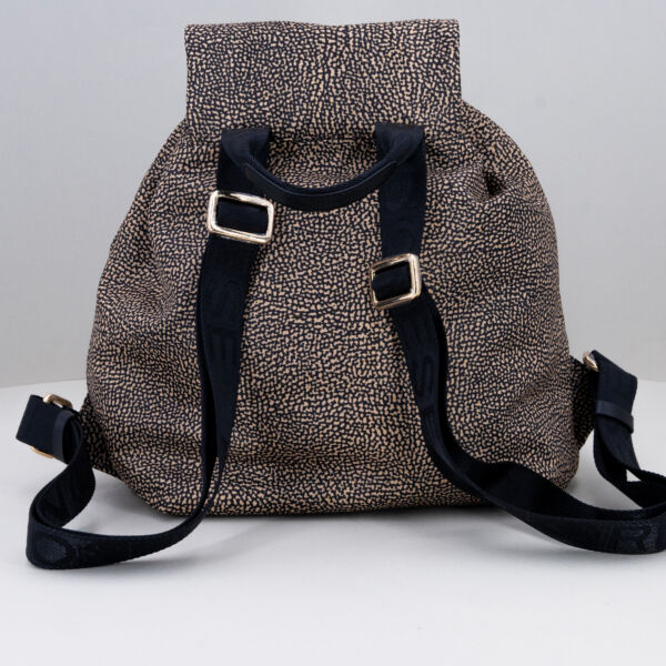Borbonese zaino medium op natural, spallacci regolabili, tasca frontale esterna, tasche interne. Borsa donna ampia e capiente perfetta per uso quotidiano.