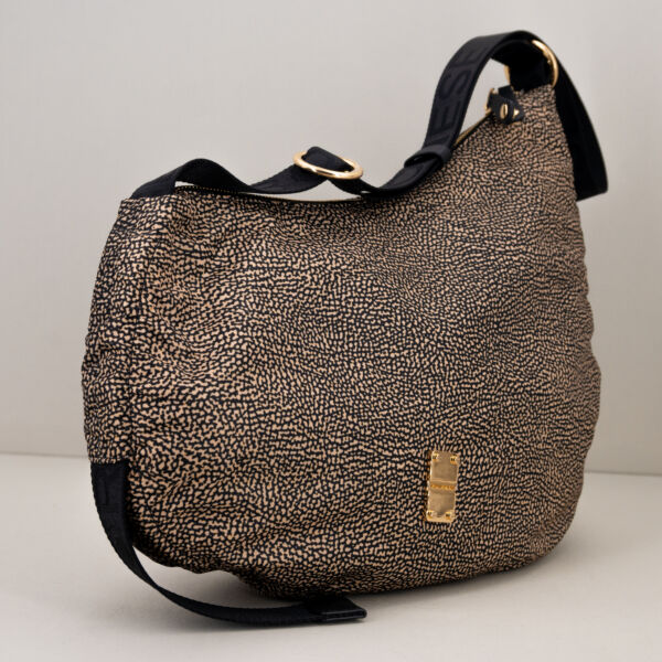 Borbonese cross over op natural nero borsa donna con tracolla e zip di chiusura. Tracolla regolabile.