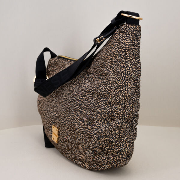 Borbonese cross over op natural nero borsa donna con tracolla e zip di chiusura. Tracolla regolabile.