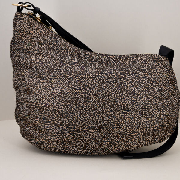 Borbonese cross over op natural nero borsa donna con tracolla e zip di chiusura. Tracolla regolabile.