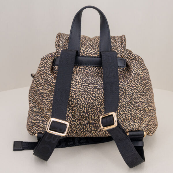 Borbonese borsa zaino small op natural con dettagli in pelle. Chiusura con doppia coulisse e patta. Spallacci regolabili in tessuto logato.