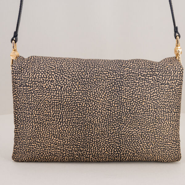 Borbonese borsa tracolla piccola op natural e dettagli in pelle nera. Piccola borsa donna elegante con patta e doppio scomparto. Tracolla regolabile e removibile.