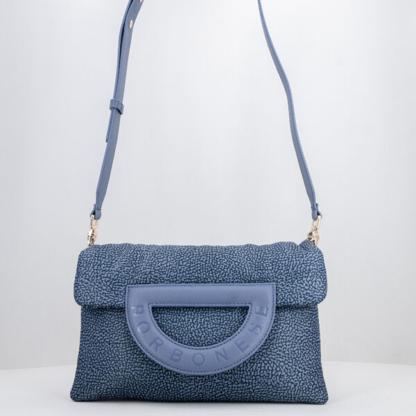 Borbonese borsa tracolla piccola denim e dettagli in pelle color blu. Piccola borsa donna elegante con patta e doppio scomparto. Tracolla regolabile e removibile.