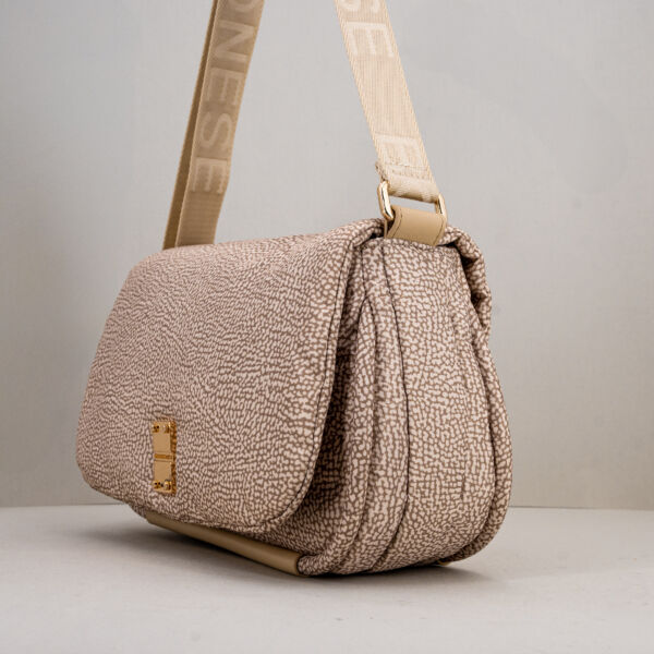 Borbonese borsa cross over sand, borsa donna tracolla con patta. Pratica ed elegante