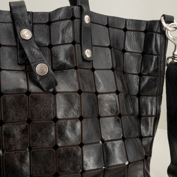 Campomaggi borsa shopping nera "Acacia", borsa donna grande con lunghi manici e tracolla in vera pelle. Lavorazione artigianale italiana.