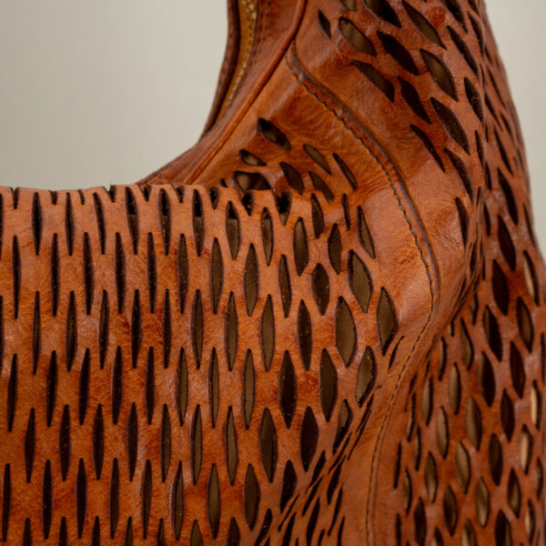 Campomaggi borsa a spalla "Mangrovia" cognac, borsa donna in morbida pelle artigianale italiana.