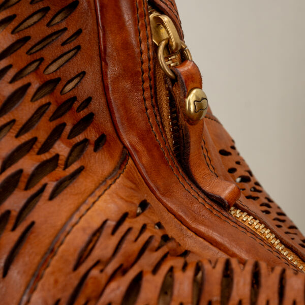 Campomaggi borsa a spalla "Mangrovia" cognac, borsa donna in morbida pelle artigianale italiana.