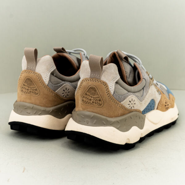 Flower Mountain sneaker Yamano 3 grigio scuro, lacci trekking e soletta in sughero naturale. Scarpa sportiva comoda per camminare