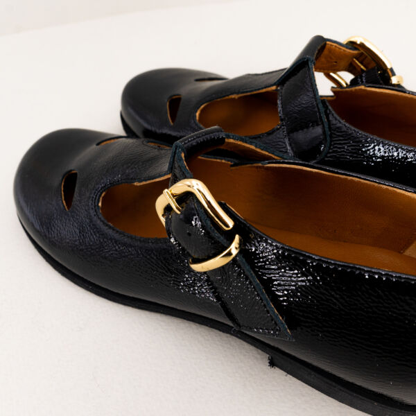 Les Tulipes scarpa stile baby vera pelle, cinturino sul piede suola in gomma con tacco molto basso. Scarpa donna comoda ed elegante