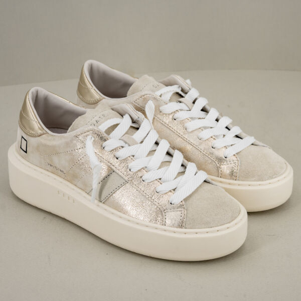 D.A.T.E. sneaker Platform platinum in vera pelle laminata con dettagli suede chiusura con lacci suola platform alta 5 cm.