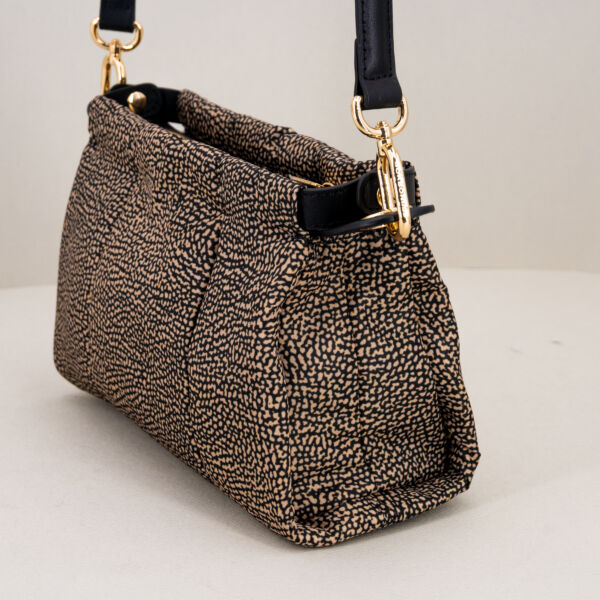 Borbonese borsa tracolla cross over op natural, in nylon ecosostenibile e pregiata pelle con tracolla regolabile e removibile.
