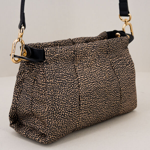 Borbonese borsa tracolla cross over op natural, in nylon ecosostenibile e pregiata pelle con tracolla regolabile e removibile.