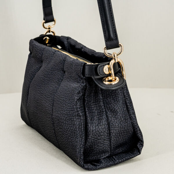 Borbonese borsa tracolla cross over nera, in nylon ecosostenibile e pregiata pelle con tracolla regolabile e removibile.