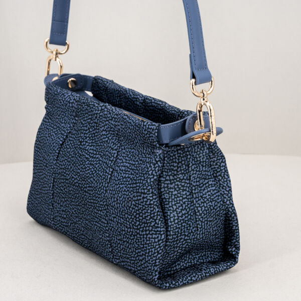 Borbonese borsa tracolla cross over denim, in nylon ecosostenibile e pregiata pelle con tracolla regolabile e removibile.