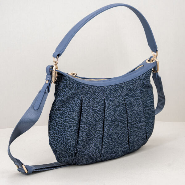 Borbonese Hobo Croissant small denim con tracolla in tessuto e spallaccio in pelle. Ampia e capiente, in nylon.