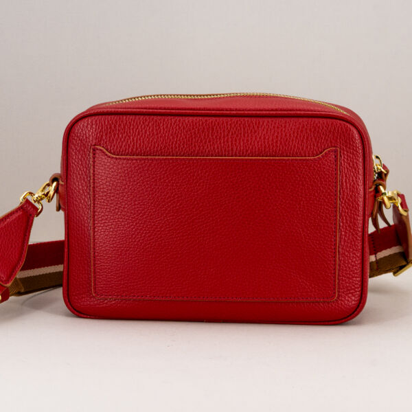 Gianni Chiarini borsa tracolla rossa Nina in pregiata pelle martellata e tracolla regolabile removibile in tessuto.