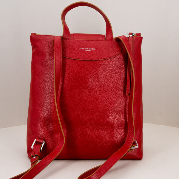 Gianni Chiarini borsa zaino Giada rosso in vera pelle con tasche esterne e interne, manico e spallacci regolabili. Borsa donna da lavoro elegante