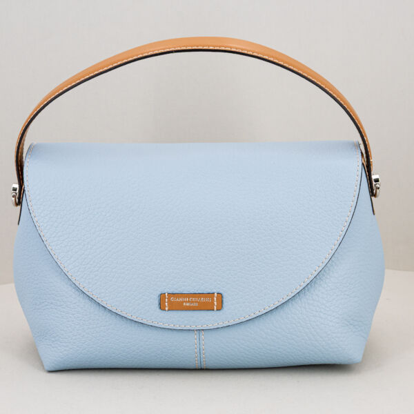 Gianni Chiarini borsa tracolla Alessandra, colore azzurro tracolla in tessuto regolabile e removibile. Borsa elegante in pregiata pelle.