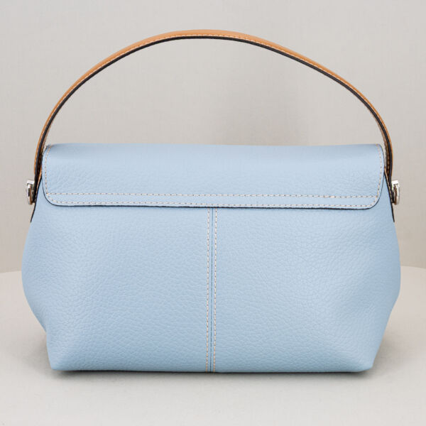 Gianni Chiarini borsa tracolla Alessandra, colore azzurro tracolla in tessuto regolabile e removibile. Borsa elegante in pregiata pelle.