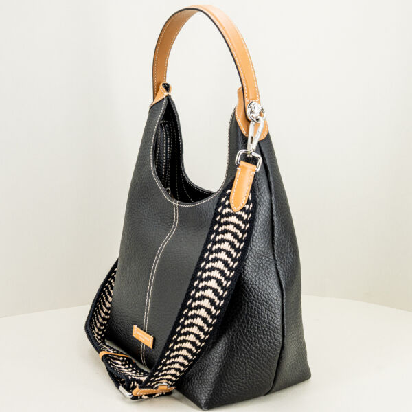 Gianni Chiarini borsa a spalla nera Alessandra in pregiata pelle con spallaccio e tracolla removibile. E' una borsa donna elegante e pratica.