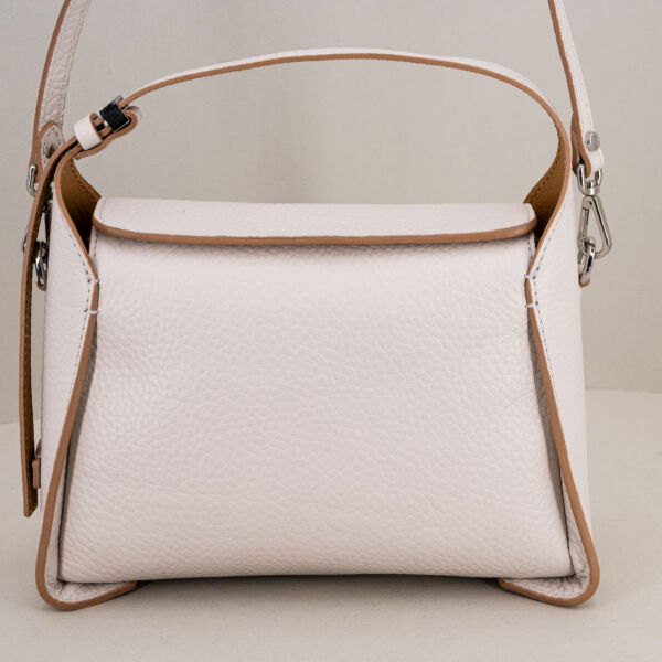Gianni Chiarini borsa tracolla Penelope color sabbia con dettagli in pelle color marrone. E' una borsa donna elegante e raffinata in pregiata pelle