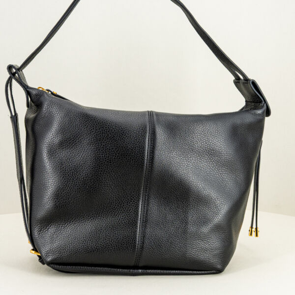 Gianni Chiarini borsa spalla nera Guia, le due tracolle, regolabili si trasformano in spallacci per uno zaino.