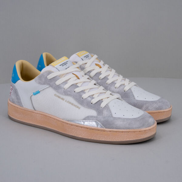 crime london sneaker uomo in vera pelle colore bianco con dettagli ghiccio e azzurro. Suola in gomma