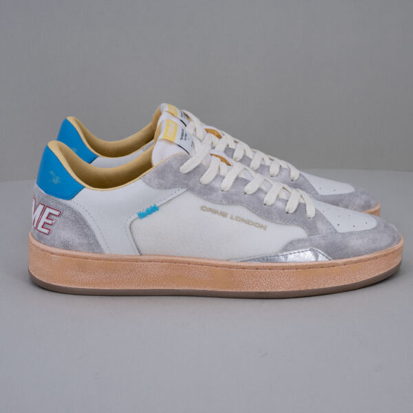 crime london sneaker uomo in vera pelle colore bianco con dettagli ghiccio e azzurro. Suola in gomma