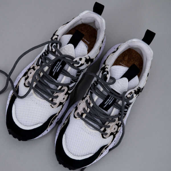 Flower Mountain sneaker Yamano 3 bianca in tessuto tecnico, suede e cavallino stampa a pois.