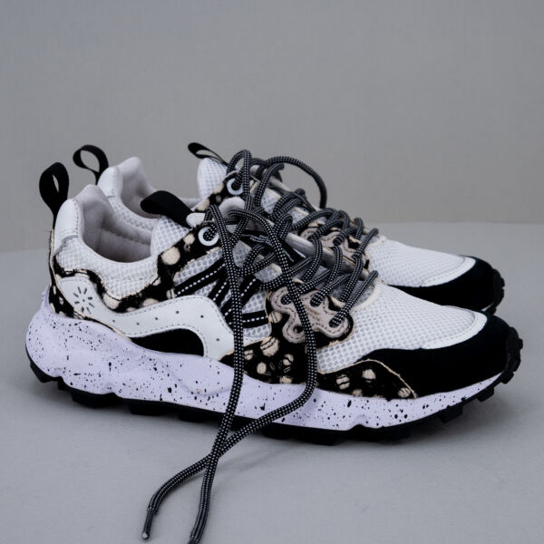 Flower Mountain sneaker Yamano 3 bianca in tessuto tecnico, suede e cavallino stampa a pois.